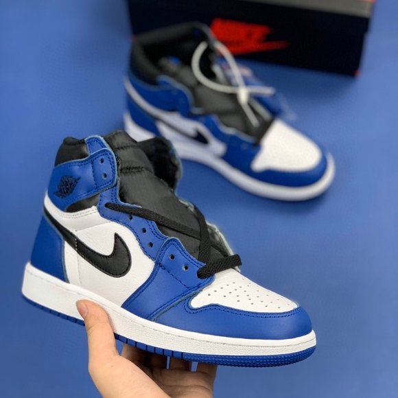 Athletic_Shoes